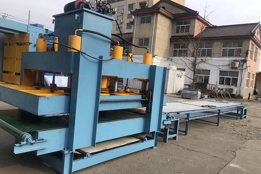 鋪板機(jī)-小車前后免基坑+油缸預(yù)壓